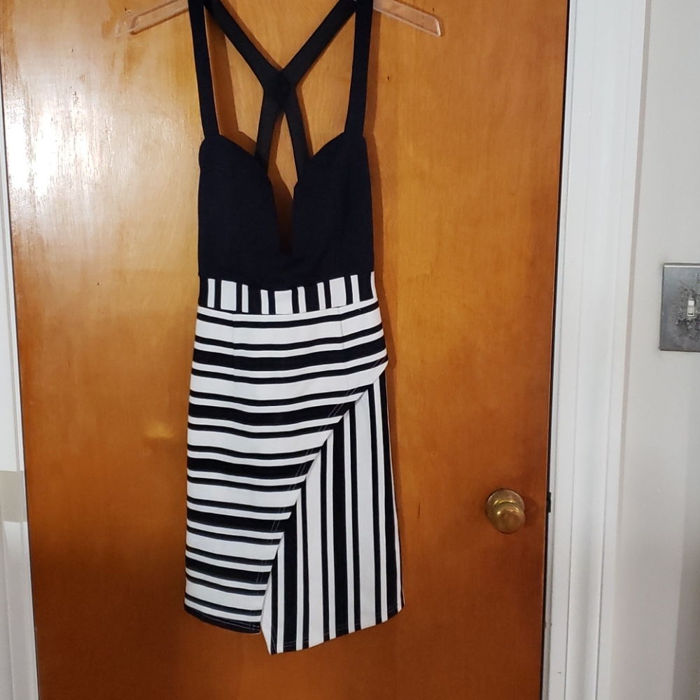 Plunging neckline Navy & white dress